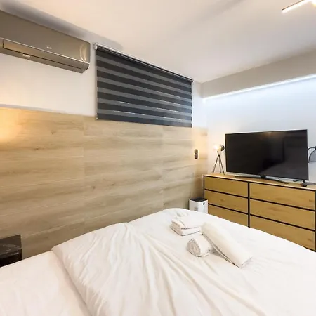 Stylish & Elegant Apt In Pagrati-2
